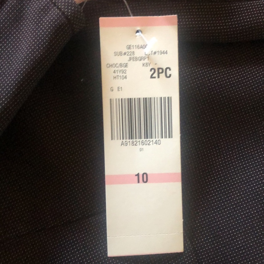 Jones Wear women’s skirt suit in chocolate and beige - Picture 13 of 13
